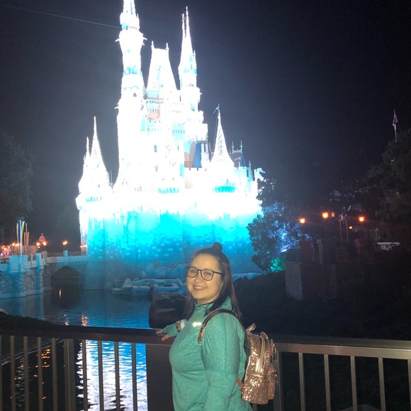 Meet your Posher, Taylor - Picture 3 of 4